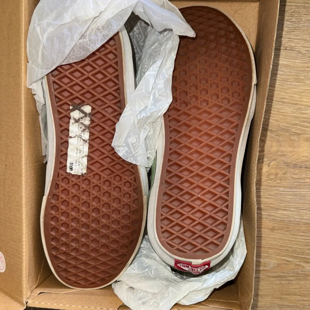 Vans Classic Green and White High-Tops - Picture 3 of 4